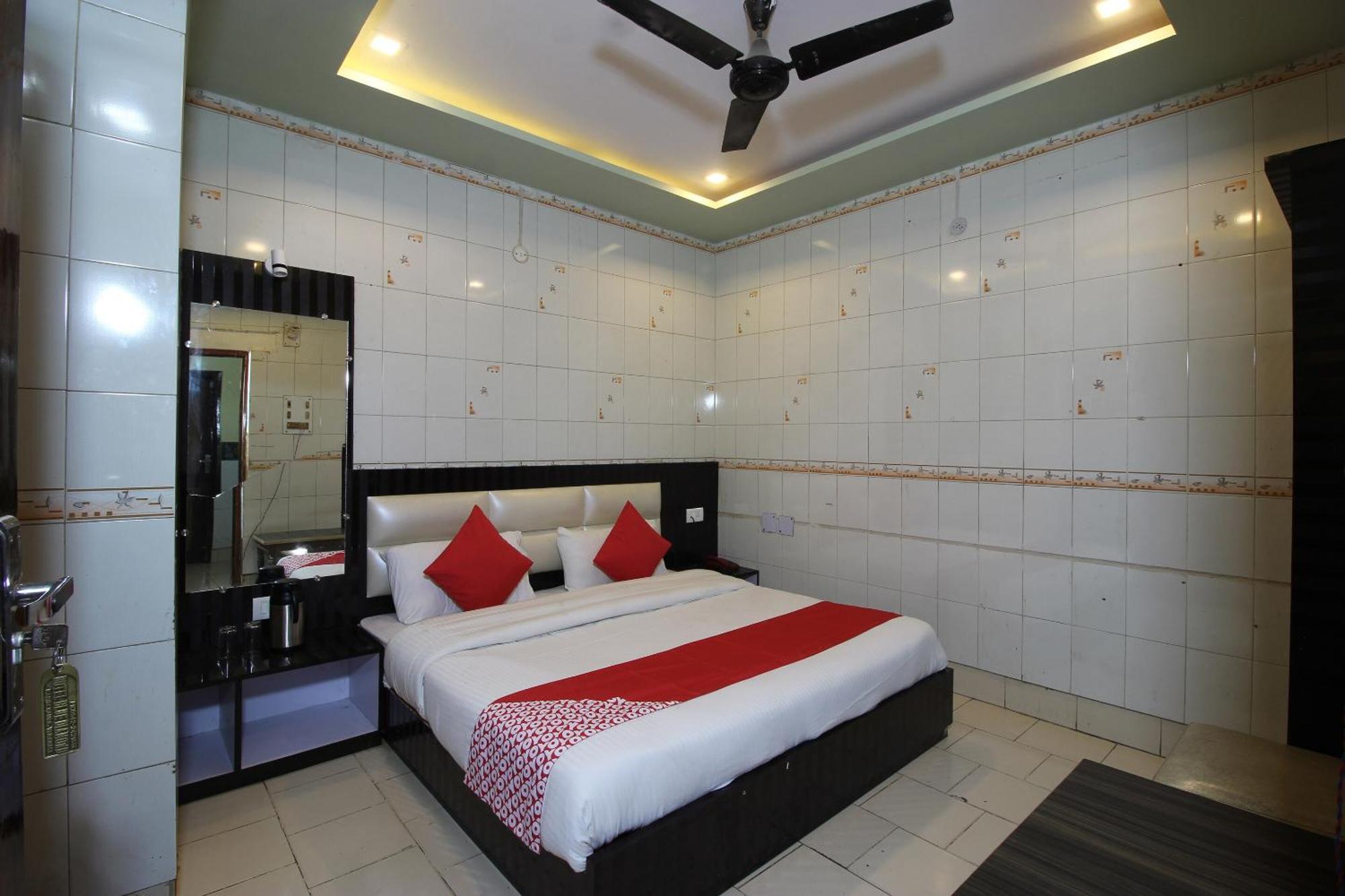OYO 37795 Hotel Blue Diamond Varanasi Exterior foto